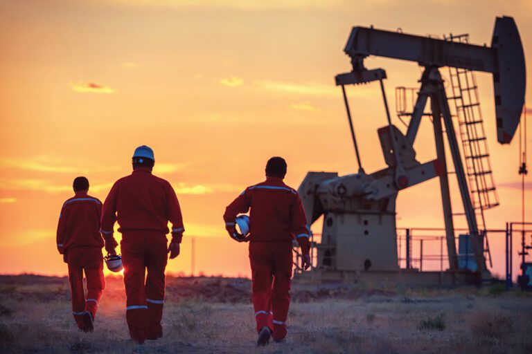 A Picture of Rig crews in sunset for the section Skills you gain by this courses of Oil and Gas Courses Page