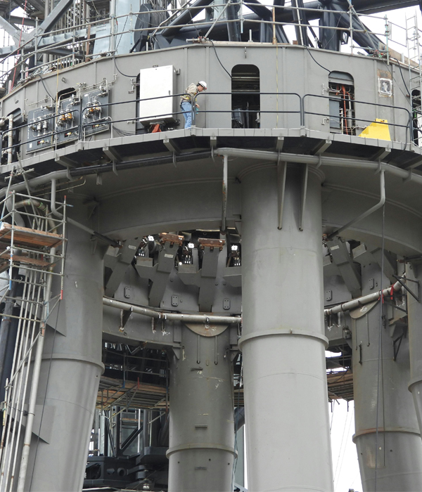 Picture of a crew at work in an Oil rig for the page Diploma in Drilling Technology